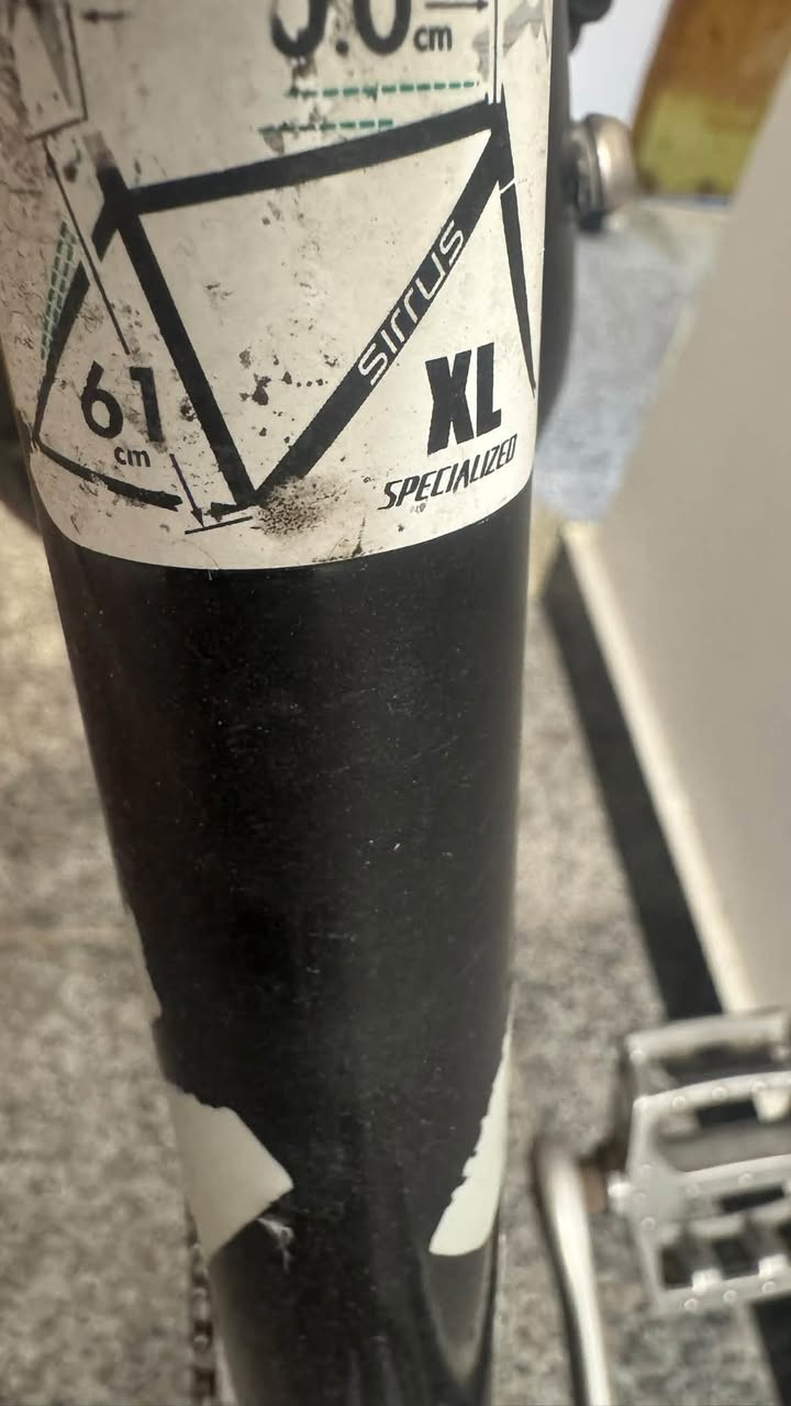 ..XL لاصحاب القامات الطويله …
السلام عليكم ورحمه الله وبركاته …

للبيع SPECIALIZED كلها مختمه سبشل زد 🇺🇸 ماركه غنيه عن التعريف 

قياس الفريم XL ارتفاع الفريم 61

دراجه حلوه ونظيفه ما ناقصها شي

عليها تايرات وجوابه KENDA جديدات قبل اسبوع شديتهن 

وياله AXlS 

سستم شيمانو 3 امامي 8خلفي 

السعر 275 

العنوان بغداد الزعفرانيه 

للاتصال ***********

وشكراً
