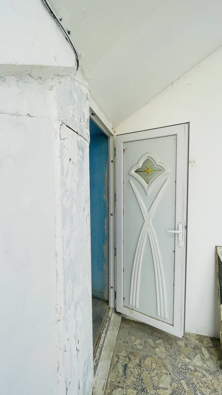 للبيع.. أغراض عيادة (مفرد أو كاملة)
📍 الموقع: النجف / حي ميسان.
​الأغراض المتوفرة:
• واجهة زجاج (جام خانة) كاملة مع الباب.
• باب PVC داخلي.
• مغسلة مع ملحقاتها.
• لوحة إعلانية واجهة (حجم كبير).
​💰 السعر: بالخاص.
📞 للتواصل: ***********
