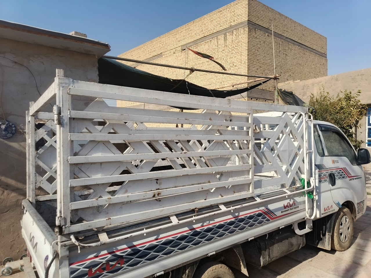 محجر مال سياره نظيف ما بيه خياس سعره 300 وبي مجال مكان النهروان***********
