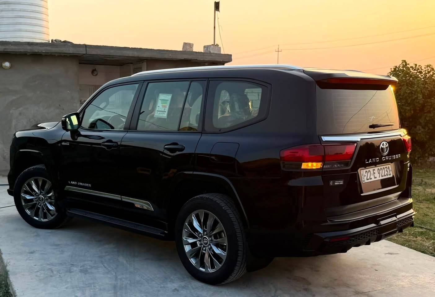﷽
بسعر مناااااااسب جداً 

� لاندكروز بلاك ادشن 2024 GXR -Limited 🌟
شركة ساز   ام الضمان 
بلاك ادشن اصل مو تلزيك
فول موصفات 
1. فتحه سقف 
2. كامرات 4 
3. رادارات 
4. حساسات 360 درجه 
5. صندوق كهرباء 
6. شاشات عدد 3 
7. كشنات كهرباء 
8. شاحن لاسلكي 
9. ثلاجه 
10. نظام فور ويل 
11. كشنات تبريد 
12. محرك 6 سلندر 4000 تنفس طبيعي 
13. جديدة وحلوه ومال جناي 
14. رقم ربيل بسمي تحويل مباشر 
15. كفاله عامة من جميع النواحي 
16. بعدها بحالة الوكالة 
• نظام تحكم منفصل بالتبريد للمقاعد الخلفية
 • شاشة وسطية كبيرة ونظام صوت فاخر
 • فتحات USB، بلوتوث، أنظمة أمان حديثة
🔹 الحالة:
✨ سيارة للذوّاقين فقط 
🚗 السيارة  ختم بلاك بكل مكان                         

عداد ١٤ الف 

لاستفسار الاتصال ع الارقام التالية 📲📲

‏***********
‏  

تحياتي لجميع***********

