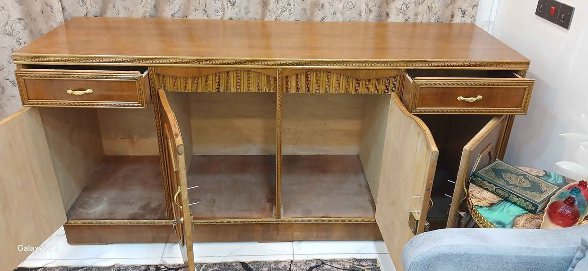 بوفية صاج عراقي العرض مترتين تقريبا جديدة السعر ١٤٠ مكان حي الجهاد 
*********** بغداد, العراق
