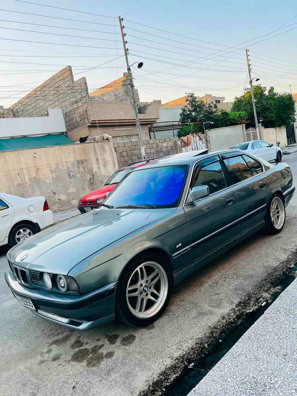 السلام عليكم BMW530فل سياره نضيفه ونصبه عليها ويل Mسياره مصروف عليها وعليها ادامه  كامله كير اوتو متصرف عليها ربع كامله دعاميات Mالعنوان موصل ايسر***********
