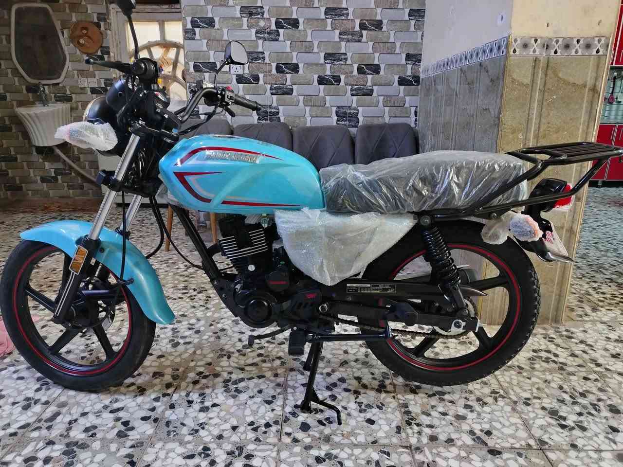 *********** دراجه شاينك نفخ سكنر صارله سبوع طالعه من المعرض بعده بدهن شركة سعره 1400 سرعته 180 دراجه كلش راقيه وناعمه حاله حال دايوان واسرع من الدايوان مكاني نعمانيه
