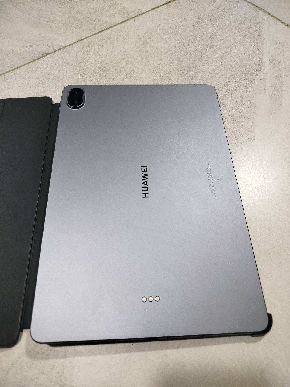 🔥 للبيع Huawei MatePad 11.5 2025 PaperMatte 🔥

📱 الجهاز:

• Huawei MatePad 11.5 2025 PaperMatte
• الموديل: TXZ-W09
• اRAM: 8GB
• التخزين: 256GB
• الشاشة: 11.5 بوصة 2.5K
• معدل التحديث: 120Hz
• شاشة PaperMatte مضادة للانعكاس
• البطارية: 10,100mAh
• شحن سريع 40W
• كاميرا خلفية 13MP
• كاميرا أمامية 8MP
• أربع سماعات ستيريو
• اWi-Fi و Bluetooth
• منفذ USB-C

⌨️ الكيبورد:

• ءHUAWEI Smart Keyboard الأصلي
• قابل للفصل
• يمكن استخدامه كحامل للجهاز
• مناسب للدراسة والكتابة والعمل

🔌 الشاحن:

• شاحن Huawei الأصلي 40W
• كيبل USB-C الأصلي

📍 الموقع: الموصل ، حي الكندي 

💰 السعر: 400,000 دينار عراقي

السعر قابل للتفاوض 

للتواصل خاص او على الرقم *********** 
متواجد على الواتساب
الجهاز عليه أي خدوش، ضربات، أو ملاحظات بالشاشة/الحواف/الظهر؟ وإذا أكو شي، وين مكانه وشكد واضح؟: 
الاطار مشخط خفييف بدون اي تأثير على الاستخدام مثل ما موضع بالصور
شكد مدة استخدامه تقريباً؟ وهل انفتح على أي تصليح أو تبديل قطع من قبل؟: 
مدة الاستخدام سنة و الجهاز ما مفتوح و لا واصل مصلح ابد
شكد وضع البطارية هسه؟ يعني هل تدوم زين وما بيها هبوط أو مشكلة بالشحن؟: 
البطارية ممتازة و ما تفقد شحن ابدا
هل كل الملحقات موجودة 100% مثل الكارتونة، الشاحن، الكيبل، والكيبورد الأصلي؟: 
نعم كل الملحقات الاصلية موجودة 
البيع منين بالضبط بالموصل، وهل تقبل المعاينة والتجربة قبل الشراء؟ وهل السعر نهائي لو بيه مجال للتفاوض؟: 
حي الكندي و اقبل المعاينة و بي مجال للتفاوض