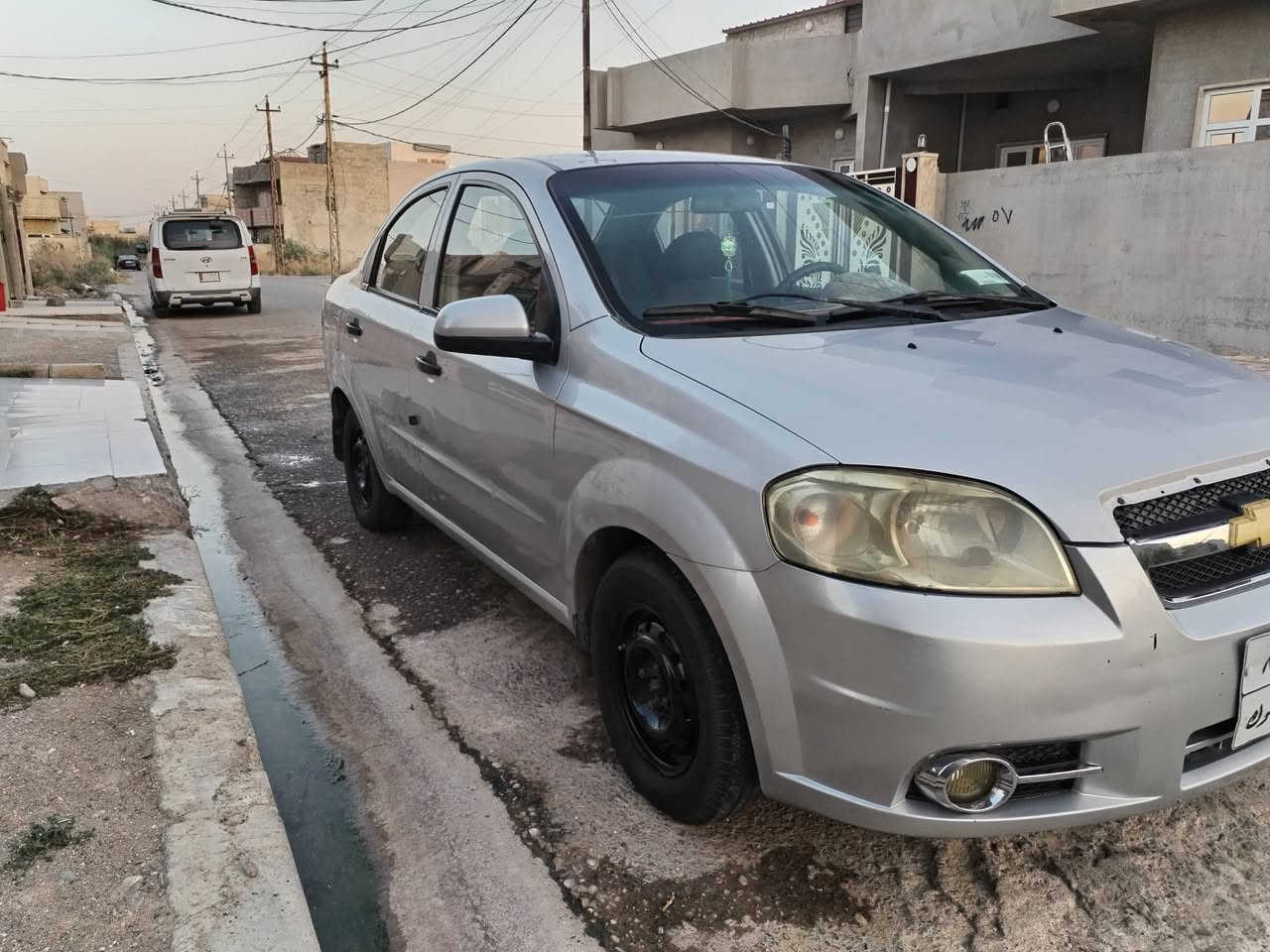 السلام عليكم
افيوو للبيع 
  موديل 2008 
  رقم دهوك سنويه ساقطه 
  مكينه بيها نفخ شي بصيط والكير شرط  
  بدون ضرر بيها ملاحظات بصيطه 
  مكان السياره الموصل الايسر
  #السعر 65 وبيها مجال 
  للاستفسار اتصل عل رقم 
   ***********
