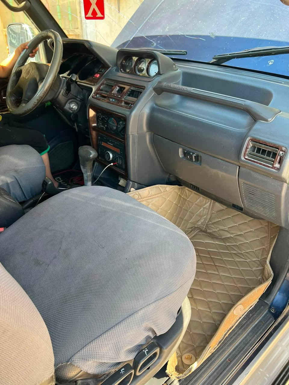 السلام عليكم باجيرو البيع موديل 2000 مكينه كير تخم تاير حداديه خلفي امامي كله جديد مكان بابل الحمزه الغربي سعر 53 وبيه مجال ***********
