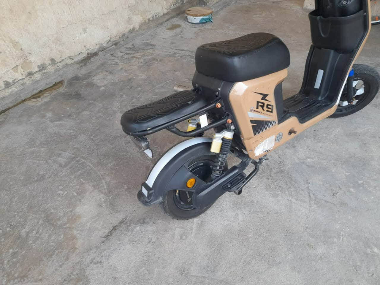 السلام عليكم بايسكل R9   كلش نضيف او جديد اي نواقص ما بي سعره 350 او بي مجال المكان كربلاء حي العسكري الطاقه قطاع 17 الرقم *********** ( انا مكلف بالنشر  )
