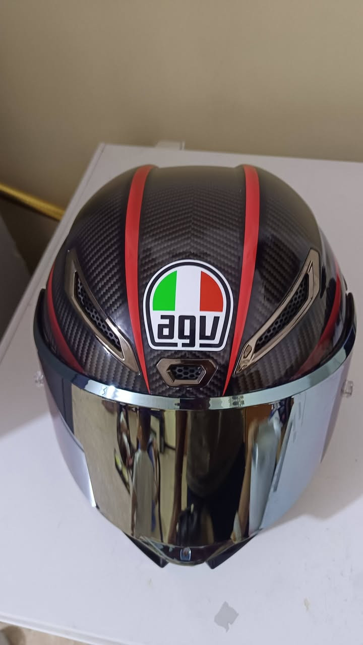 عندي هاي الخوذه كوالتي ماستر كاربون فايبر AGV Pista GP RR Carbon (Master Quality / Replica)
كلش نضيفه شكد تسوه 
***********
