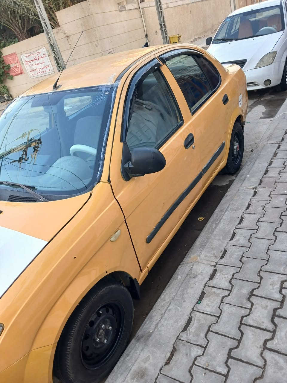 السلام عليكم سياره طيبه للبيع موديل 2015 رقم بغداد انكليزي مصفره هيئه و غرامات كير مكينه حداديه تخم تاير بل باكيت تبريد شغال ثلج مكينته بل جيس سعر 33 و بيه مجال رقم الاتصال *********** مكاني كربلاء حي الحر الثوره قرب مطعم علي يوسف
