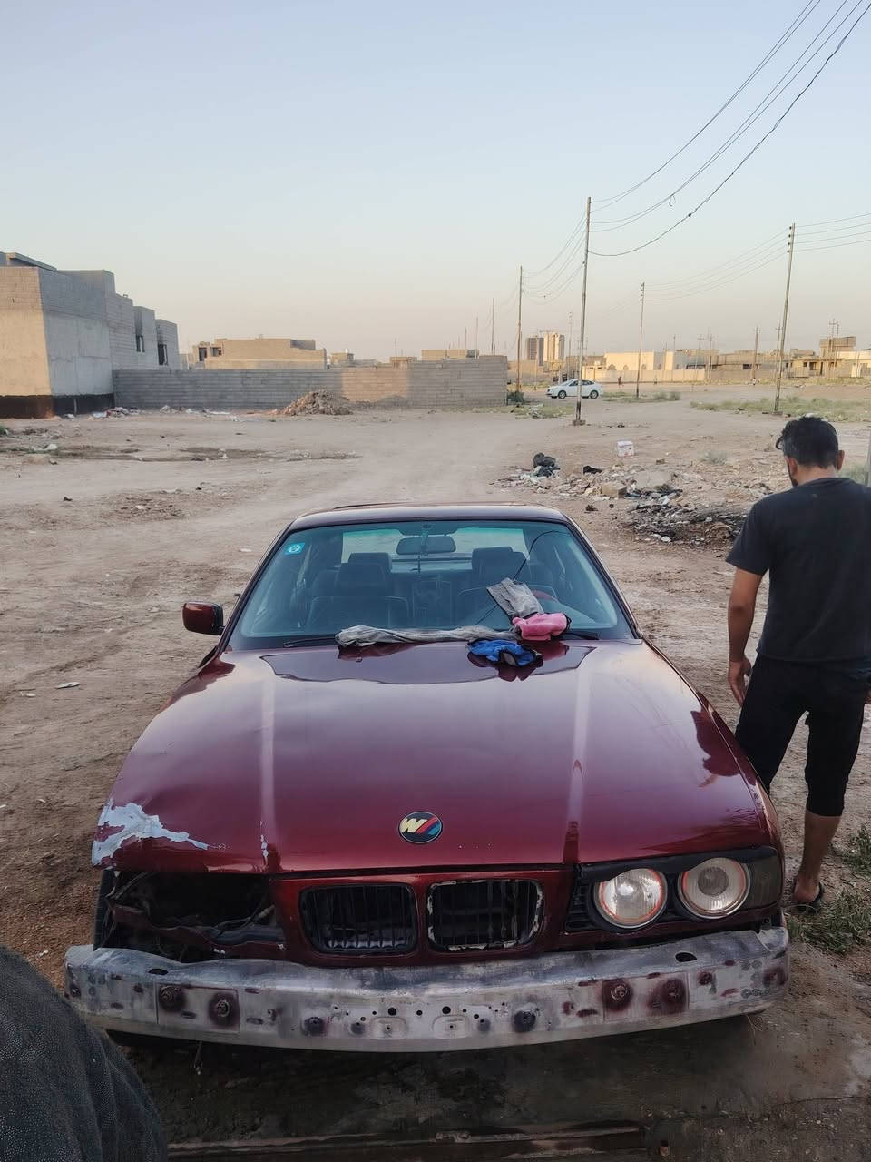 BMW للبيع الضرر واضح بالصوره كير ومحرك مكفول للأستفسار***********
