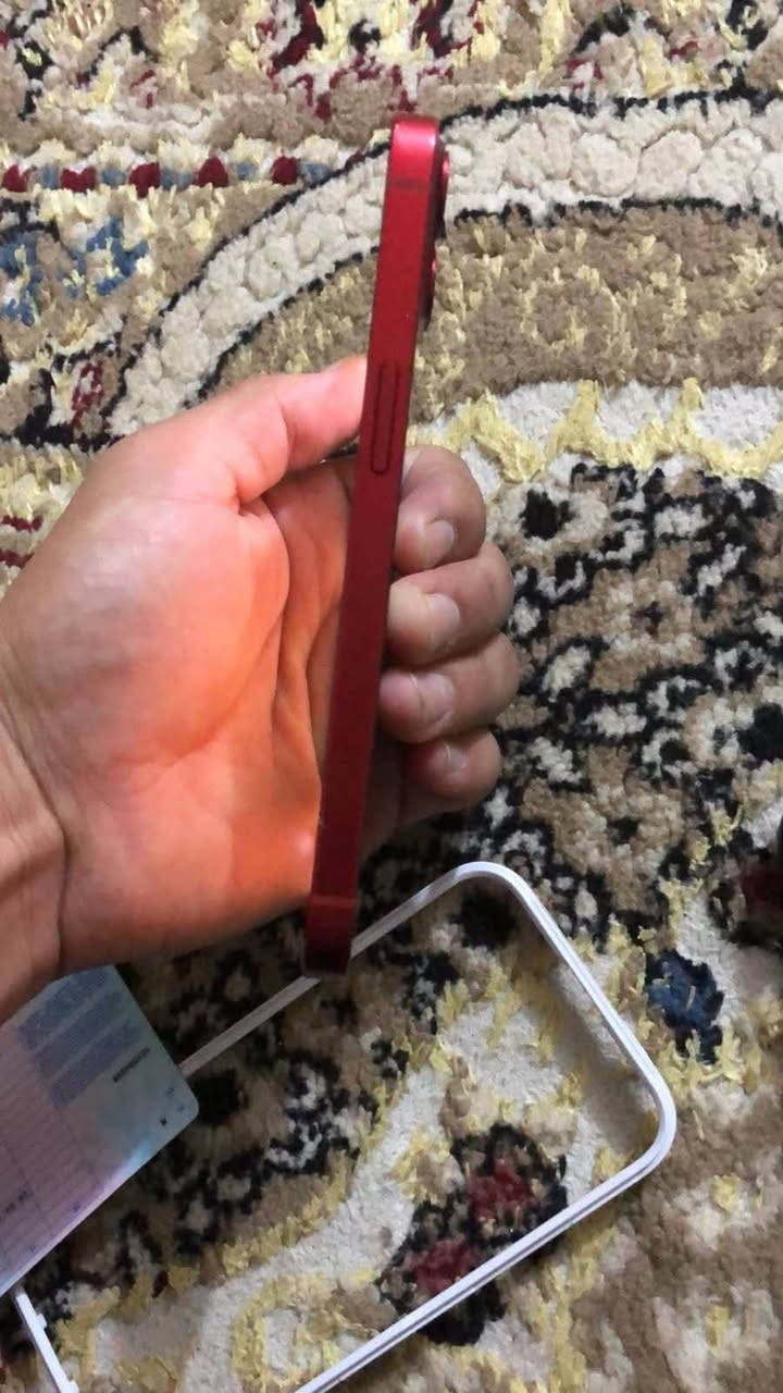 سلام عليكم البيع جهاز ايفون 13عادي 
جهاز ما مفتوح وتر برو 
ذاكرة128
بطاريه 72شحن خير من الله ما يصرف 
ملحقات شاحنه اصليه مع كفرات عدد ثنين
بكاني بغداد رقم الهاتف ***********
سعر 400وبي مجال

نص مكتوب في الصور:
- ١٢:٣٩ رجوع حول الاسم iPhone إصدار iOS 18.6.2 اسم الطراز iPhone 13 رقم الطراز MLNF3J/A الرقم التسلسلي T3XNR4C27N انتهت صلاحية التغطية الأغاني الفيديوهات ٥٦ الصور ١٨ التطبيقات السعة ١٢٨ غ.ب. متوفرة ١٠٠,٨٩ غ.ب. عنوان Wi-Fi 04:68:65:0C:52:B8
- حالة البطارية والشحن رسالة مهمة حول البطارية حالة بطاريتك متدنية جدًا. يمكن أن يبدل أحد مزودي خدمة Apple المعمدين البطارية لاستعادة الأداء والطاقة القصويين. العثور على خيارات الخدمة... الحد الأقصى للقدرة 72% هذا قياس لقدرة البطارية مقارنة بقدرتها عندما كانت جديدة. قد تتسبب القدرة المنخفضة بتقليل ساعات الاستخدام بين عملية الشحن والأخرى. أقصى قدرة للأداء ستساعد الأنظمة المضمنة في النظام والمكونات في تخفيف آثار الأداء التي قد تلاحظها أثناء التقدم الكيميائي في عمر بطارية iPhone. شحن البطارية المحسن للحد من استنزاف عمر البطارية، يتعلم ال iPhone من عادات الشحن اليومية، بحيث ينتظر ولا يتجاوز 80% حتى يحين موعد حاجتك إلى استخدامه.