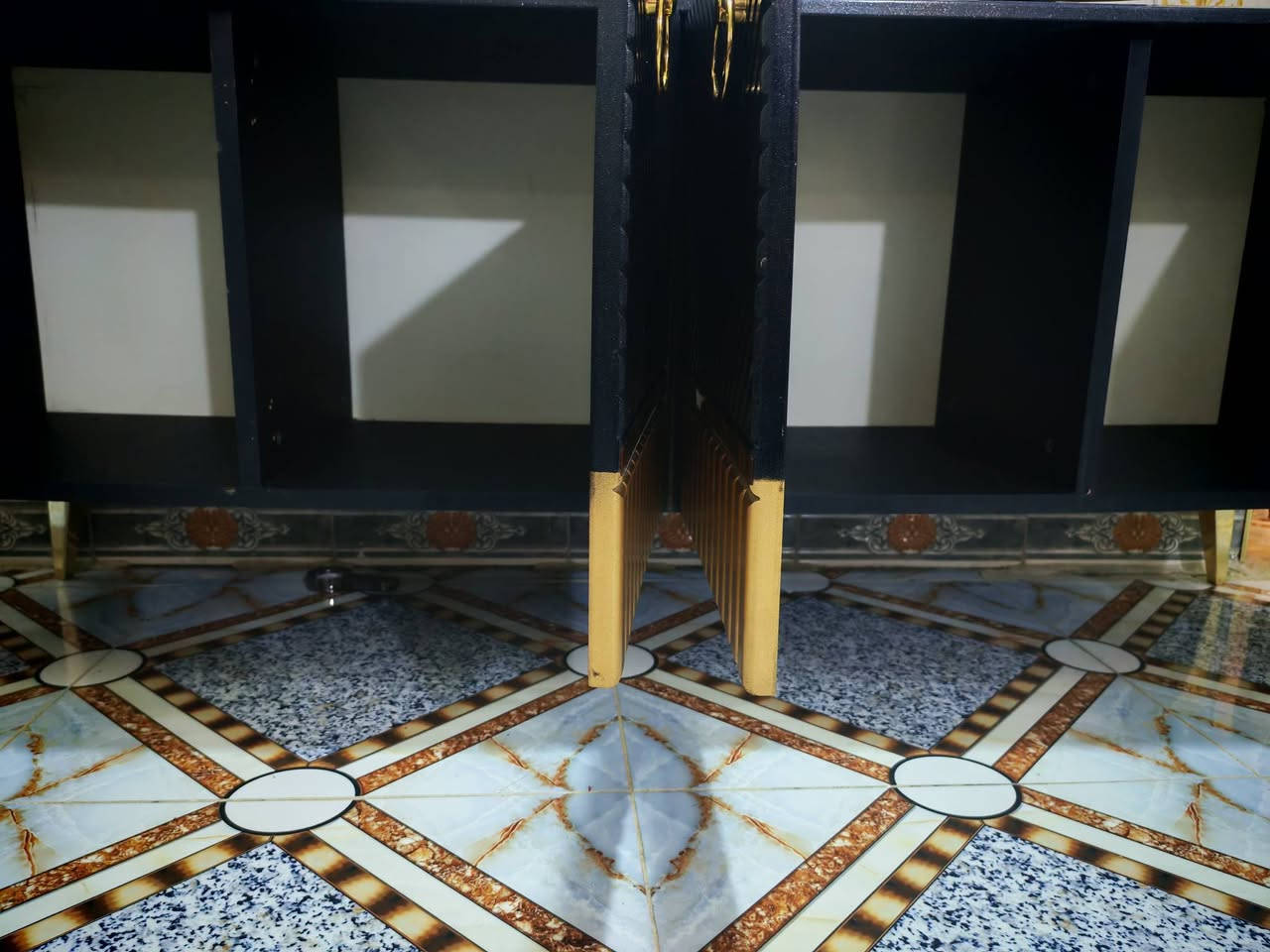 ميز بلازمه نضيف معا تخم للبيع تكمه عشر مقاعد مكلف بنشر أي استفسار اتصل برقم الذكور(***********)
