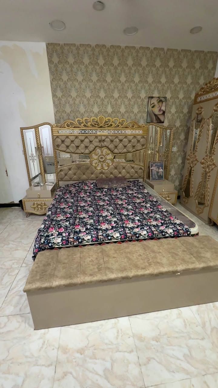 غرفه نوم البيع 9 قطع ماليزي وليسه تركي بعدها جديده ونضيفه سعرها 1900 مكاني بغداد البلديات رقم ***********
