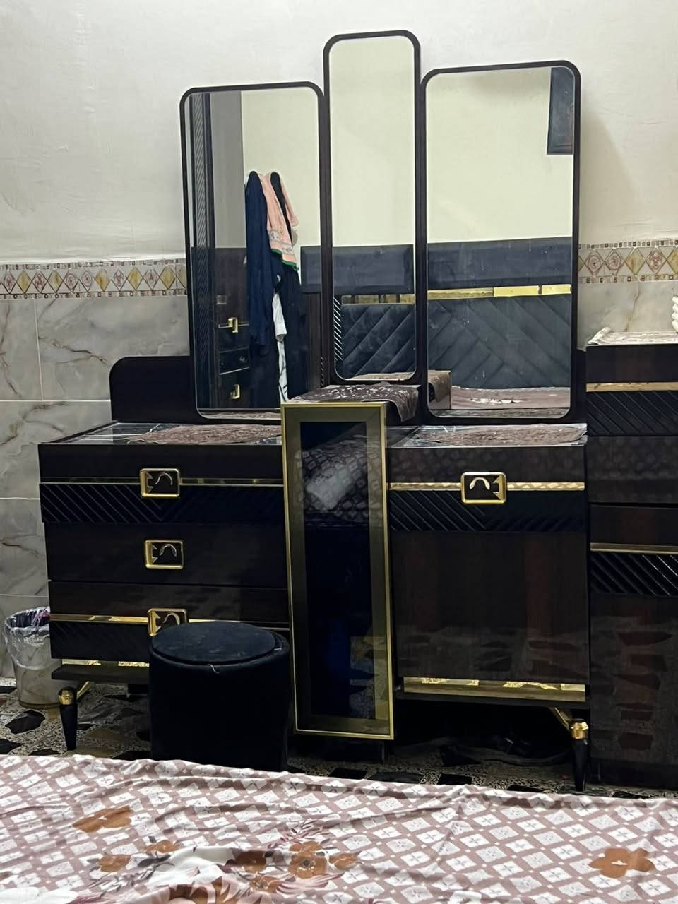 غرفه للبيع مستخدمه سعرها 500 الف وبيها مجال العنوان زعفرانيه شارع سيد هاشم للاستفسار ***********
