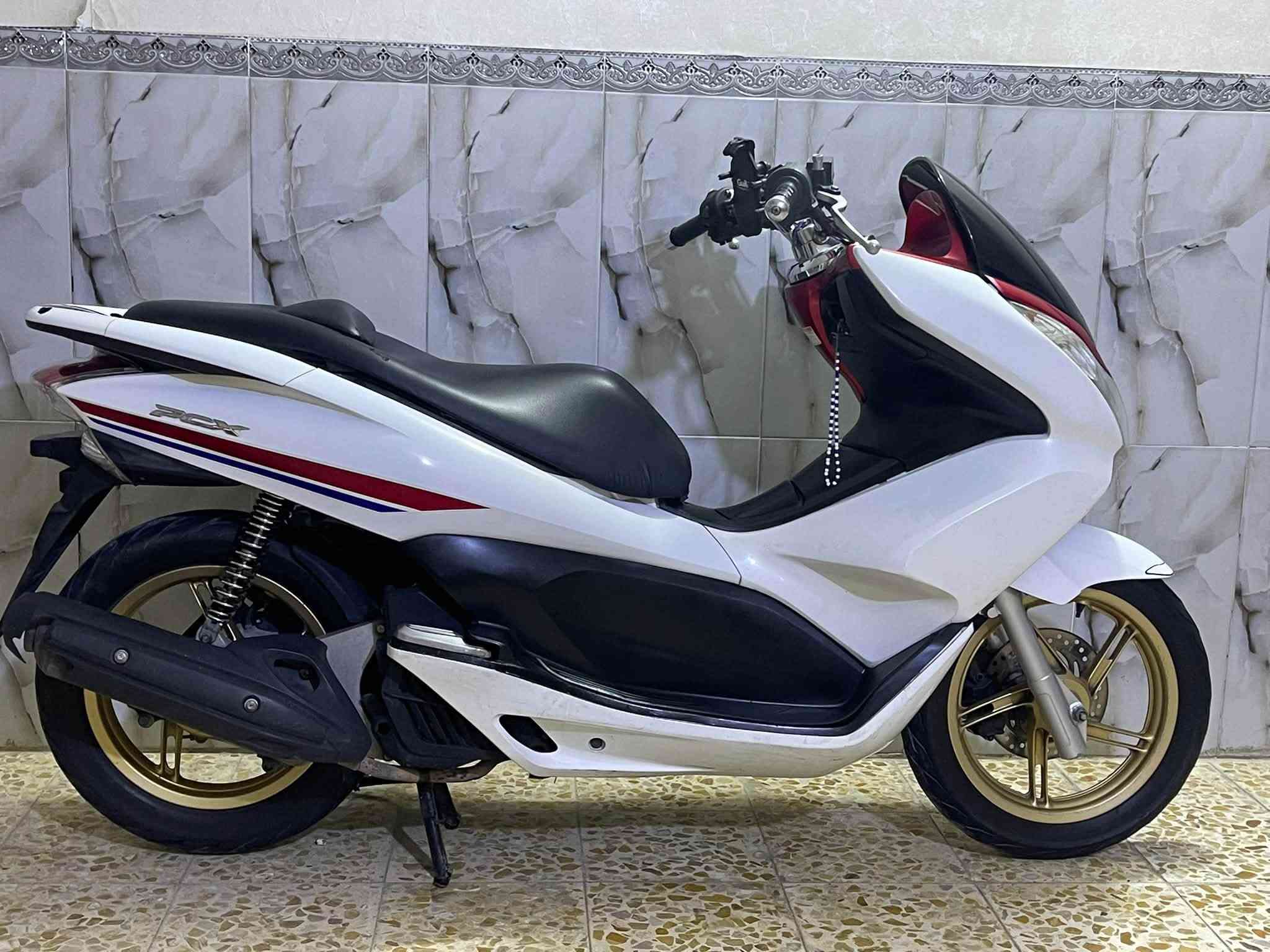 سلام عليكم

جيل الاول خمسينة يابانيي 

مكينة 150🚀 مامفتوحه بلاديه شرط مكينه ناعمه

حساس ازدحام وحساس استاند كهربائي

كفر بلادي لونين 

سعرها 11 ونص وبيها مجال قليل 

مكاني بغداد البلديات 

***********
