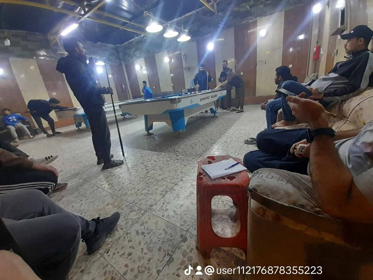 سلام عليكم كوفي للبيع الكاع مع الغراض المساحه 240 الأرض واقع حال مشموله بل تطويب مرقمه من قبل الدوله بيه مطعم زغير مال اكلات سريعة العنوان الرشاد شارع التانكي قرب فلكه حي النصر السعر 65 مليون وبيها مجال سبب البيع شايل من المنطقه واريد ابيع جوه السوك سعر كاع بس البناء والأغراض ما ماخذ فلوسه امانه الله  للأستفسار الأتصال على الرقم ***********
