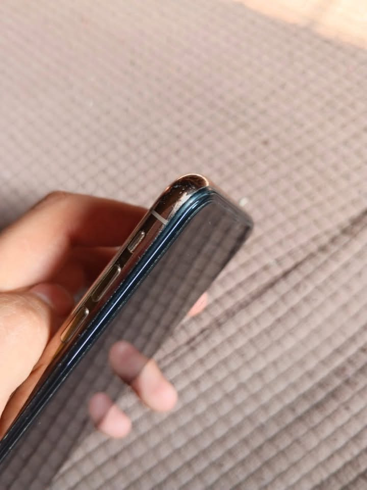 آيفون XS ماكس • ٢٥٦ • كاميرا خلفية معطوبة