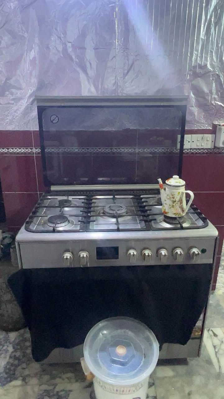 للبيع طباخ ايطالي مع ثلاجة كبيره حجم عائلي بغداد الامين الثانية 
***********
