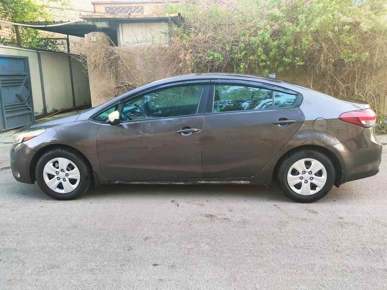 السلام عليكم
كيا فورتي 2017 وارد امريكي 
مواصفات LX نص فول
محرك دوش 2000
رقم بغداد

حادثهة بابين جهة السايق مبدل باب السايق و معمر الخلف السايق و صاير بيهة حادث بنفس الجهة و مبدل دعامية امامية و صور الحادث مال امريكا موجودة وية الصور

ماشية 67 الف ميل قابل للزيادة

السعر 110 وبيها مجال 

للاتصال : ***********
