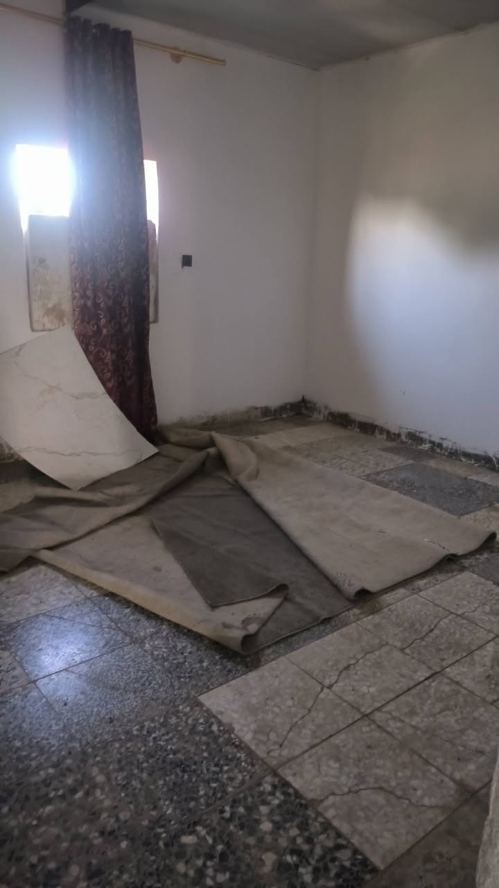 السلام عليكم  دونم للببع واجهة 20 ونزال 135 بظهر حي البتول مقابيل مخازن العبيدي ع السده موقع مميز مسيج بي ارسي يحتوي على بيت بي غرفتين نوم واستقبال وهول ومطبخ وملحقاته مي اساله 3خطوط خطين وطنيه السعر  105  تفاصيل اكثر اتصال ع الرقم ***********
