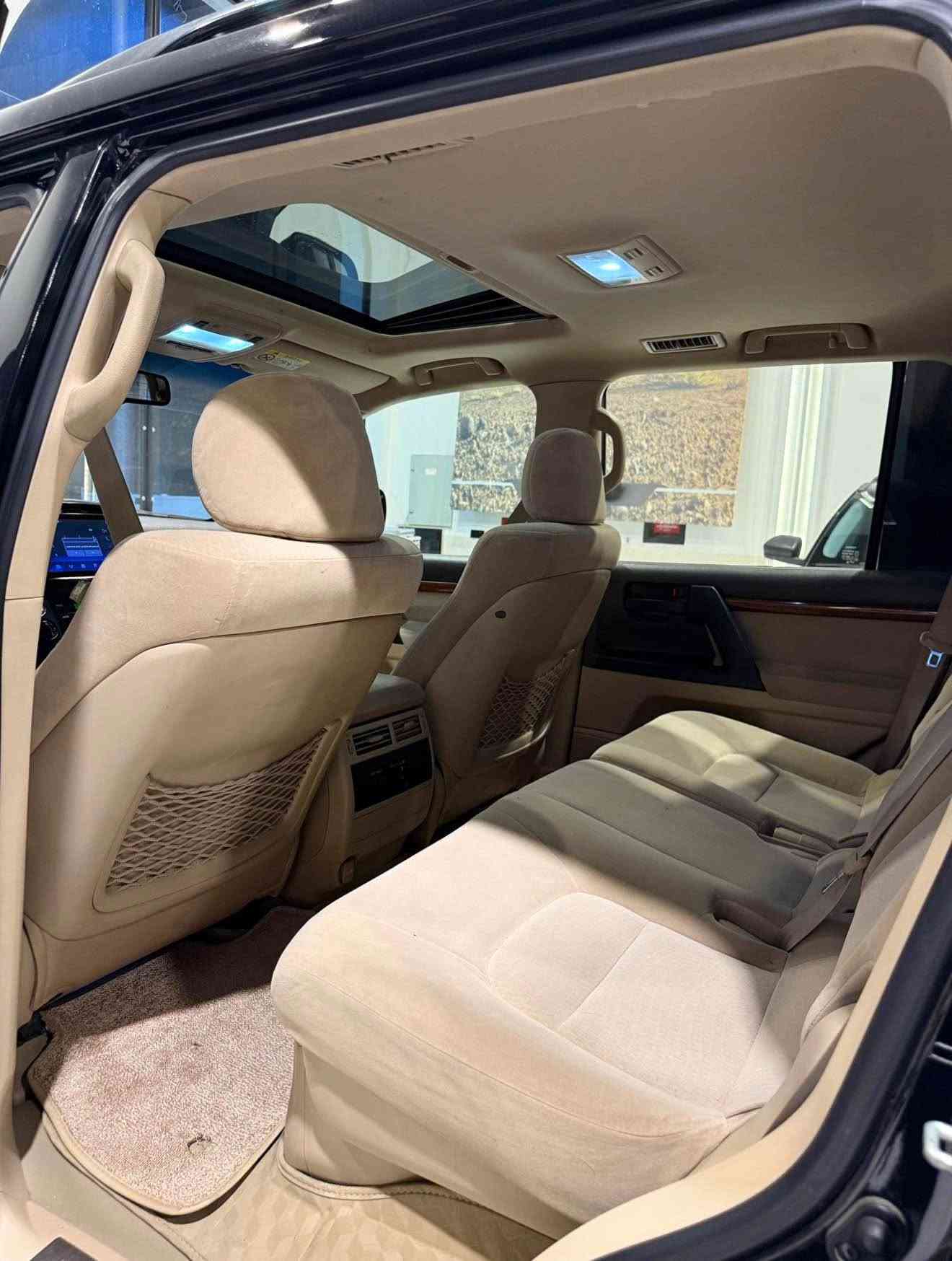 تويوتا لاندكروزر وارد خليجي شريكه سردار موديل 2013 محرك V6 سلندر  مواصفات بريم GXR فول فول شاشه كاميره خلفي بصمه فتحه سلايت كشنات جلد كشنات كهربائي تبريد مركزي ٧ راكب ثلاجا اشاير مريات لايت ليد زينون ويل كروم تحكم استيرن فور ويل يعني دبل اكسل بعد هوايه مواصفات بيها سياره مكفوله من اي نواقص كله بشرط سياره بدون حادث فقط بيها حافت جملغ خلف كارت وبيها مكانين شبر شبر تعديل سياره مرقمه رقم سنويه كله جديد بشرط تحويل اووكاله سياره ماشي٢٥٣گير محرك كله بشرط مكان سياره إربيل معرض دلو 👑 كارس سعر. 307$🔥😳 بيع مراوس 

***********. وتساب
***********. و أربيل, العراق
