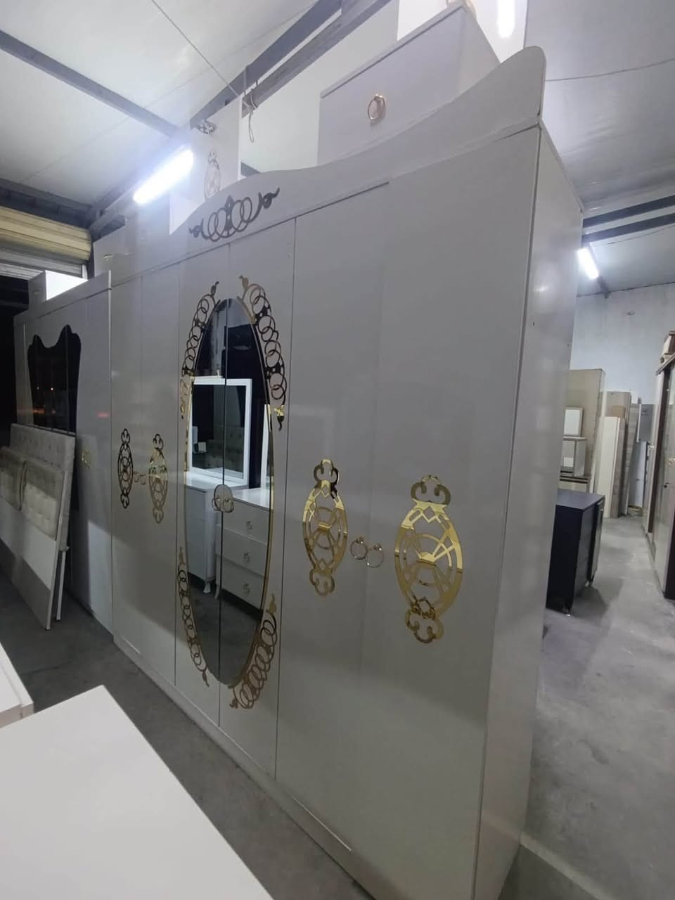 غرفه نوم تركي مستعمله خمس قطع نظافتها 100/100واتساب ***********
