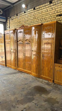 غرفة نوم ٦ أبواب • ميز مراية ١٢٠×٢٠٠ • صاج ٤مم