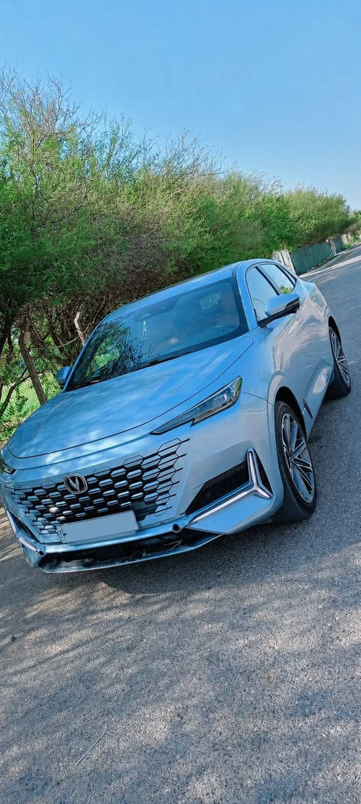 🚘 للبيع | شانجان UNI-K موديل 2022
سيارة بحالة ممتازة، نظيفة جداً، وكالة.
🔹 المواصفات: ✅ موديل: 2022
✅ محرك 2.0 لتر تيربو بقوة 226 حصان
✅ ناقل حركة أوتوماتيك 8 سرعات 
✅ نظام دفع ذكي بثلاثة أوضاع (2WD / 4WD / AUTO)، مع إمكانية اختيار نمط الدفع المناسب حسب الطريق وظروف القيادة
✅ أوضاع قيادة متعددة: Normal / Eco / Sport
✅ نظام قيادة شبه ذاتية  مع المحافظة على المسار ومثبت سرعة راداري متكيف، والمساعدة في القيادة 
✅ نظام التحذير من الاصطدام الأمامي 
✅ نظام مراقبة النقطة العمياء والتنبيه عند تغيير المسار وتصحيح المسار
✅ نظام DVR محيطي يقوم بتسجيل الفيديو عبر كاميرات السيارة من جميع الجهات أثناء القيادة
✅ حساس المطر مع الإغلاق التلقائي لجميع النوافذ عند هطول الأمطار
✅ فتحة بانوراما
✅ مقاعد جلد كهربائية مع التدفئة والتبريد
✅ كاميرات 360 درجة
✅ حساسات أمامية وخلفية
✅ رادار ومثبت سرعة ذكي
✅ شاشة معلومات وترفيه كبيرة
✅ تشغيل بالبصمة ودخول ذكي 
✅ شاحن لاسلكي للهاتف
✅ نظام صوتي Sony
✅ باب صندوق الخلفي كهربائي ذكي
✅ إضاءة LED أمامية وخلفية
✅ جنوط رياضية قياس 21 إنش
📌 الممشى: 75,000 كم.
✅ السيارة وكالة وما زالت ضمن الضمان.
✅ جميع الصيانات الدورية وتبديل زيت المحرك أُجريت في الشركة (الوكيل).
💰 السعر: 185 ورقة (قابل للتفاوض).
📍 الموقع: كركوك.
📞 للاستفسار: ***********
🟢 متوفر واتساب على نفس الرقم.
السيارة نظيفة جداً، لا تحتاج أي مصروف، وجاهزة للفحص في أي مكان يتم الاتفاق عليه.
