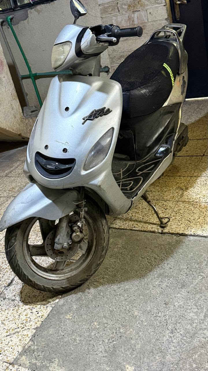 السلام عليكم للبيع لكزز ١٠٠
معمر جديد صارلو ٣ايام 
الماطور يحتاج كلجات فقط
ابريك الامامي مو شغال والسلف مو شغال فقط
شرط هندر واحد يشتغل 
والماطوك كدام العين وكلشي بسعرو 
السعر ٢٠٠ الف قفل 
تواصل على الرقم *********** ***********
