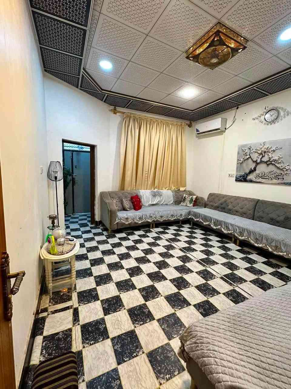 🏡 دار حديثة للبيع – بناء درجة أولى
📍 الموقع: البصرة – جزيره الصقر قرب حسينه سيد موسى 

✅ جميع الخدمات متوفرة بالكامل.
🔹 المساحة: 200
🔹 السند: طابو صرف – زراعي 
مواصفات الدار:
بناء حديث 
2غرف نوم قياس 4/5
صاله 4/7 
مطبخ 4/5
استقبال كبير4/5
صحيات داخلية
صحيات خارج البيت 
كراج 
السطح مشتغلي ايزكام كامل 

سعر البيت80 قابل للتفاوض بناء 2024
 رقم راعي البيت المالك ***********
متوفر وتساب واتصال

