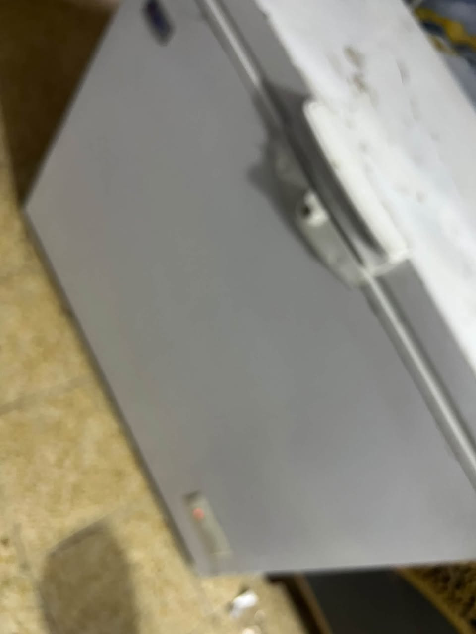 السلام عليكم مجمده نظيفه كلش للبيع كبيره السعر ٢٥٠الاتصال ع هذا الرقم *********** حتى النايلون بعدا بيها

