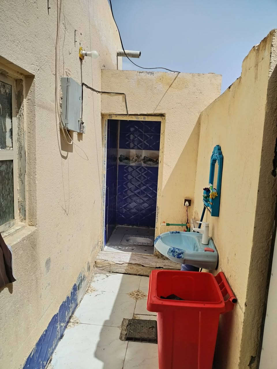 بيت للبيع مساحه 100 زراعي متوفر ماء وكهرباء ومجاري مدرسه بيت بوصل للبلديه سعر البيت 42 وبي مجال البيت قرب كراج بغداد من جسر الهولندي بين شطه قريب على الوفاه ***********
