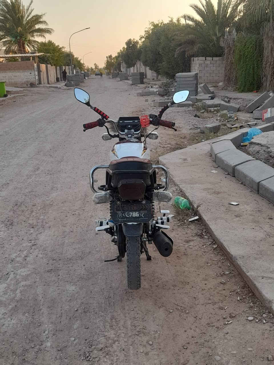 السلام عليكم
من رخصة لادمن 

موطور سولنك موديل 25محرك اسود جواكيج  الكهربايات كلهه شغاله نكره سلف السعر خاص او تواصل رقم *********** مكاني القائم العبيدي
