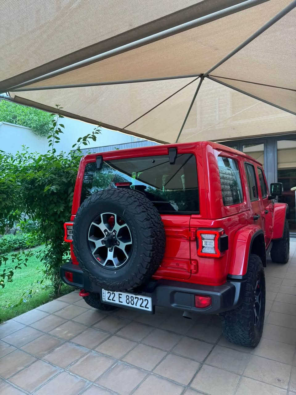 جيب رانكلر روبكون لون مميز . 

الموديل:  2022 . (خليجي). 
العداد: 84 الف كيلو متر.   
المحرك:  V4  2.0L Turbo 270hp. .
رقم أربيل مميز .
السعر : 28,000$وبيها مجال
المواصفات :
* دفع رباعي 4x4 بنظام سيلك تراك.
* تحذير النقطة العمياء.  
* دعاميات امامية فولاذ.
* اطارات قياس 17 انچ.  
* درع اسفل وجوانب السيارة للحماية.
* لايت مع بلوجكتر زنون.
* اللايت مع البك لايت والسكن لايت LED.
*الدشبول بلون الاحمر.
* کشنات ضد الماء.
* محدد سرعة. 
* تلفون بلوتوث. 
* شاشه كبيرة 8.4 انج مع نضام ملاحة نفكيشن GPS.
* سستم صوت الپاين مع 9 سماعات پريميوم.
* كاميرا خلفية مع امكانية التقريب (زوم).
* حساسات خلفية.
* مانع تصادم خلفي.
* مرايا متحسسة للاضاءة العالية.
* المرایا هیتر.
* تشغيل عن بعد.
* دخول ذكي (بصمة). 
* السقف والجاملغات بلون السيارة. 
* سقف 3 قطع قابلة للازالة.
* ابواب قابلة للازالة.
* زجاج امامي قابل للطي. 
* ماخذ للتيار الكهربائي 220 ڤولت.
* منظومة كاملة للقطر (السحب).
بيها بارد خلف باب السايق وتكحيل 
للاستفسار: *********** / ***********
