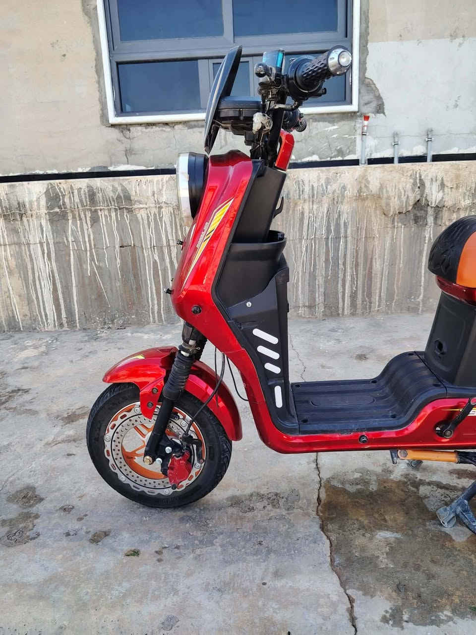 السلام عليكم  ماطور شحن x900 البطارية نص عمر خمس  بطاريات السعر350 بي ماجال شي قليل 🫡  الرقم ***********اتصال
