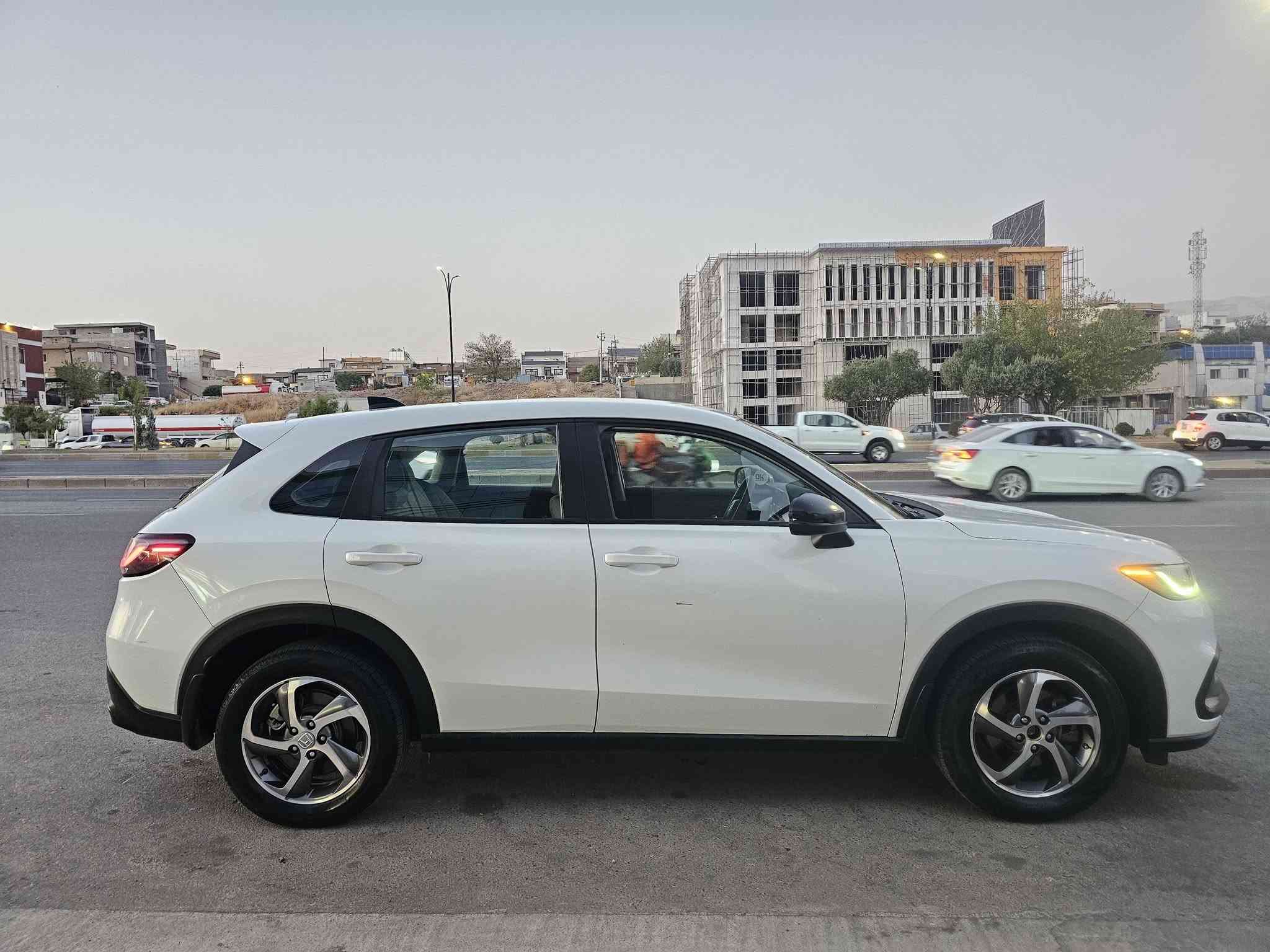 هوندا یاباني أصلي مودیل 2023
هHONDA HR-V, LX 
سعر ((( 133 ورقة بي مجال ))) 

​المحرك: 2.0 تنفس طبيعي (بدون توربو) مرغوب جداً.
​القيادة: سلسة ومميزة للغاية.
​المسافة المقطوعة: 45 ألف مایل.
​أنظمة القيادة: 3 وضعيات (Normal _ Eco _ Sport).
​المواصفات الداخلية والخارجية:
​داخلية مميزة بلون كريمي.
​إضاءة LED مع عدسات.
​بصمة تشغيل وبصمة أبواب.
​بريك إلكتروني (بصمة) مع خاصية الأوتو هولد (Auto Hold).
​رادار تحديد مسار (خطي الجادة).
​مثبت سرعة (تحديد سرعة).
​تحكم مقود (سوكان ڤوليۆم) والعديد من المواصفات الأخرى...
​السنوية (الرقم): مجددة لغاية عام 2029.
​حالة البودي (الشرائح):
قطعتين وبقعة صغيرة صبغ (بدون داخل / بدون وصول الصبغ للداخل).
(مرفق صور الحادث والفحص السونار).

3CZRZ1H3XPM723535
​الضمان:
الكير، المحرك، الكهربائيات، والتبريد بشرط الفحص.
​الموقع: السليمانية

سعر ((( 133 ورقة بي مجال ))) 
​للاتصال:
​***********
​***********
