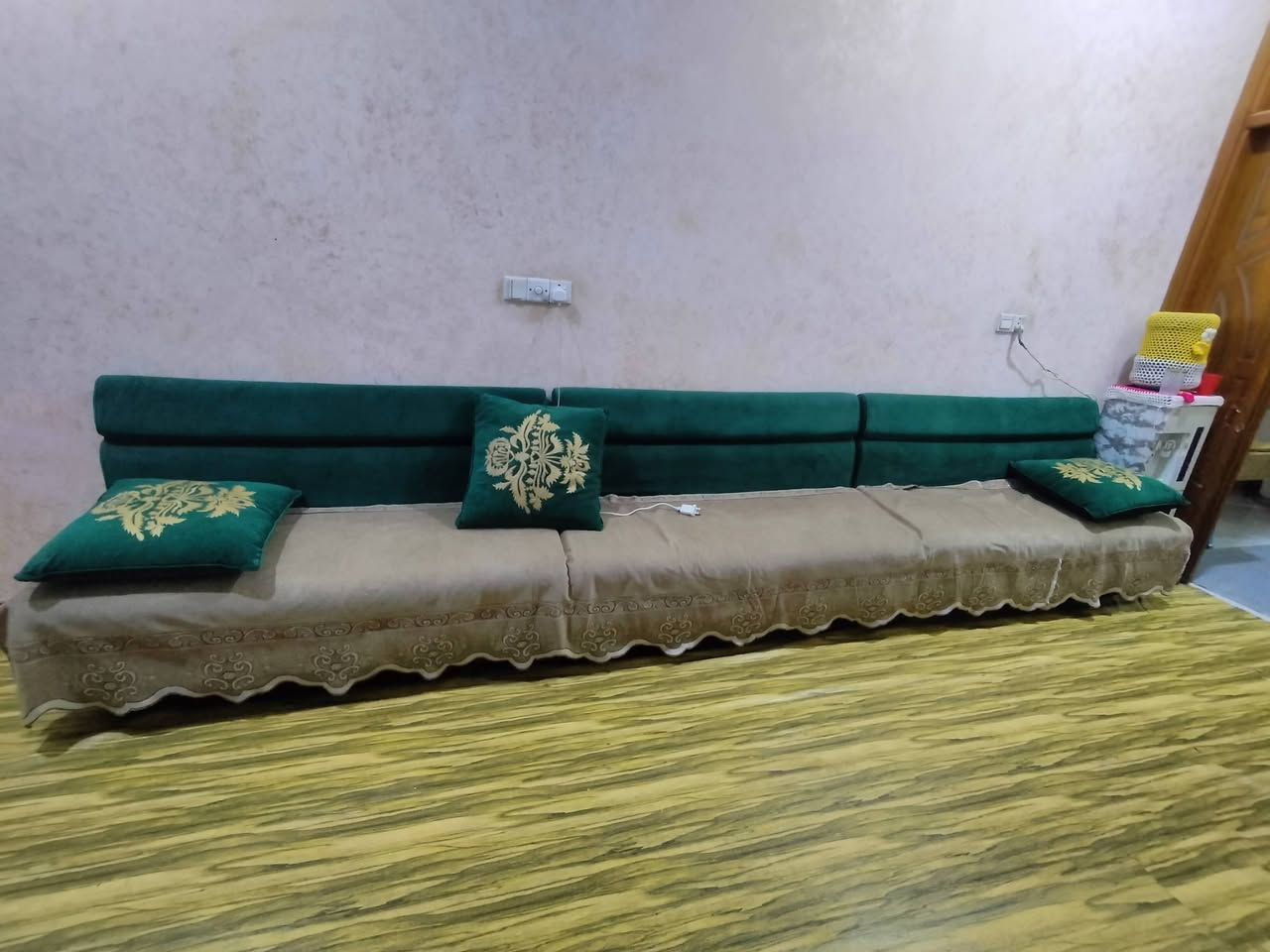 السلام عليكم
عندي قنفات للبيع #السعر 350 
قياس 7٫5 ×4 
واتساب ***********
البصرة القرنة الشرش (الدروس)
