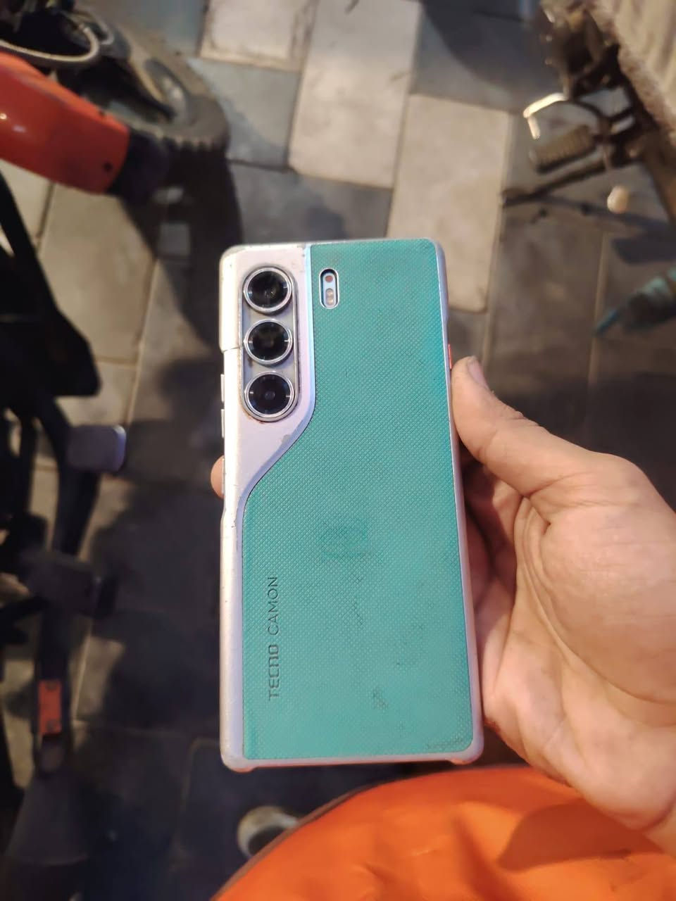 جهاز تكنو كامو 40 برو 5g
معالج دايمنستي 7300 (ببجي 90 وبقيه الالعاب 120 ) 
رام 18 ذاكره 256 
بطاريه 5200 ( شحنه كلش زين ) 
شاشه 144 هيرتز 
بصمه اصبع فيس ايدي كله شغال 
ضرره جم فطر بلشاشه مماثرات علمس 
سعره ٢٢٥ وبي مجال قليل 
مكاني بغداد-اعظميه 
واتساب:***********
