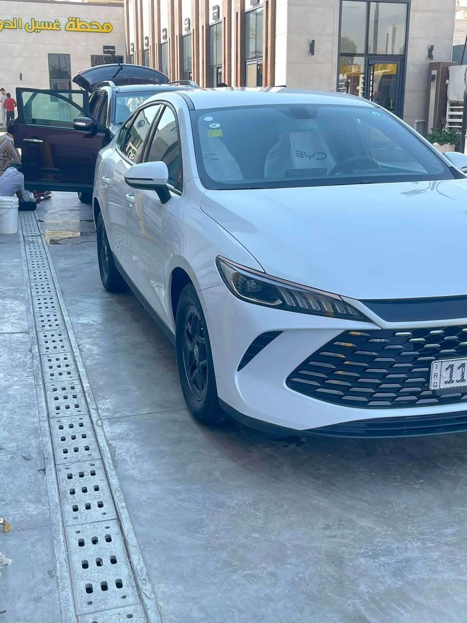 السلام عليكم 
BYD Qin Plus
موديل 2025 كفالة عامة من الشخط والرصعه جديدة ممشاها 3925 الكلي تبديلة الدهن اولى السياره بحالة الزيرو رقمها بغداد تحويل مباشر 
السعر 18،600 وبيها مجال بسيط جداً 
مكانها بغداد العامرية 
للاتصال ***********
