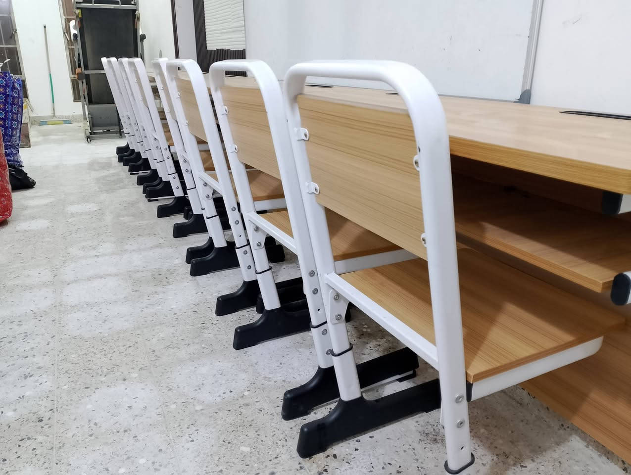 أربع رحلات دراسية ماركة تركيا، لكل رحلة كرسيين 
المجموع: 8 كراسي 
الرحلات خشبية وبحالة جيدة جداً تنفع للإستخدام الشخصي اليومي وتنفع أصحاب المعاهد الدراسية
السعر: 125 ألف للرحلة الواحد 
و 400 ألف لأربعتهم
العنوان: البصرة / الجنينة ولايوجد توصيل
الرقم: ***********
