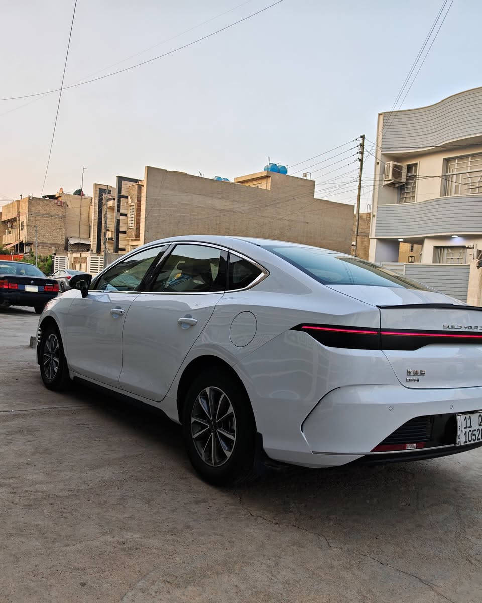 BYD دستروير 2025 
ممشی السيارة 12 الف
فول مواصفات السيارة عدا الفتحه 
داخل مقاعد جلد لونين
بصمه دخول وكارت NFC
 تشغيل عن بعد السيارة 
قطعتين تبريد مخارج شحن 4
حساس خلفي کامره خلفيه دوراه
شاشا کبیره قلابه
السيارة بلكم هايبر محرك 1500 جنريتر
بانزين - شحن - كهرباء التفويله تمشيك 1200 
رقم بغداد بأسمي تحويل مباشر
اضافه لد بلوجكتر تفاعلي مع الإشارة ترحيب 
ارضيات حوضيه اصلية سستم 
السيارة مكفولة عدا رصعه 
بحافة الجنطه PDR بسيط جداً
ناشر صورتها قبل
السعر 20 و 400 نهائي 
مكاني بغداد حي العدل
***********
