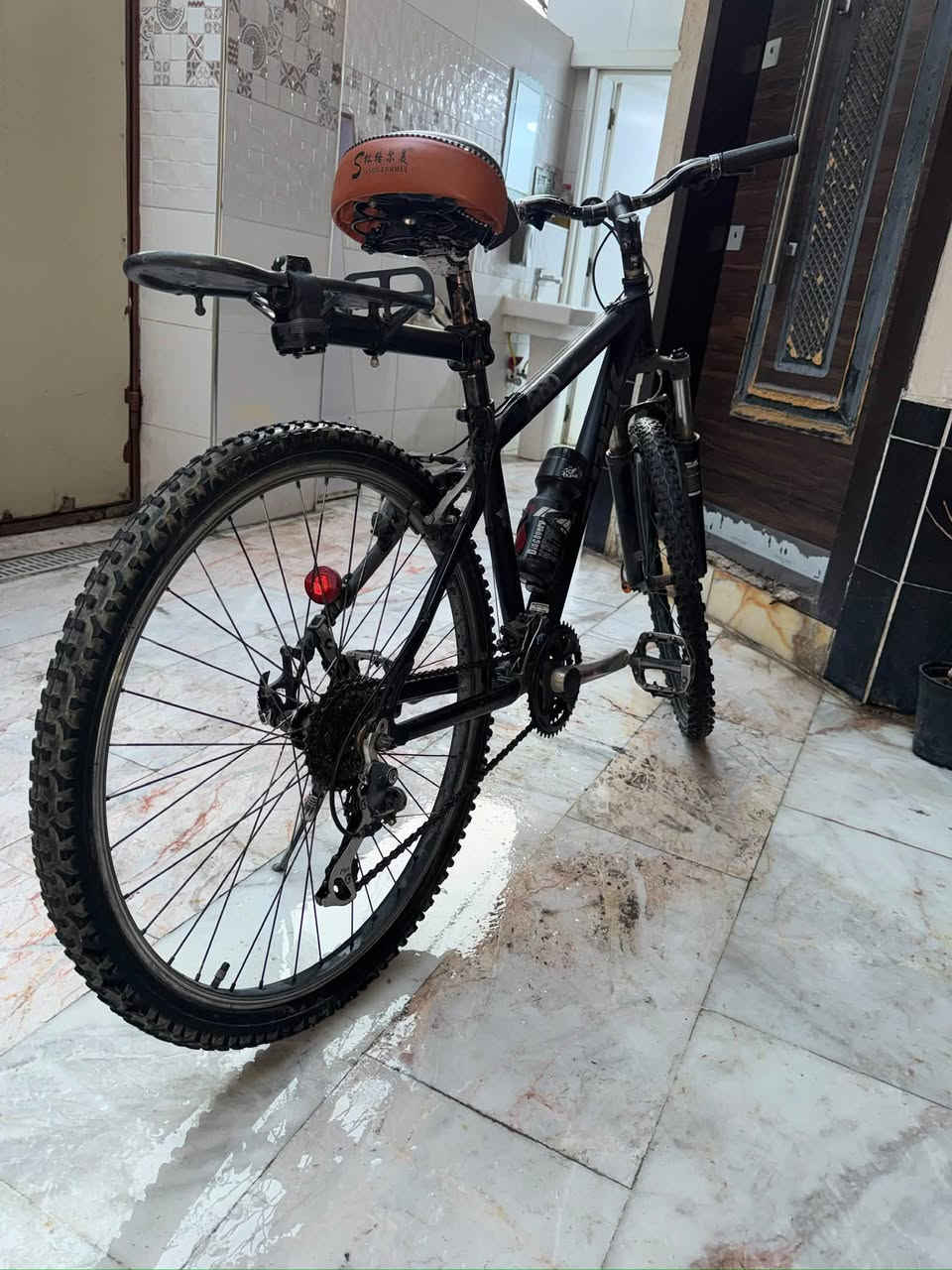 السلام عليكم  🚲🚲🚲🚲🚲
بايسكل شركة ترك🇺🇸 الامريكيه  المنيوم بايسكل جبلي    هجين 😃👑 البايسكل مابي اي قطعه حديد كل القطع الي بي المنيوم وزنه ريشه 👌

👍🚲🚲🚲🚲🚲🚲🚲

بايسكل  مستخدم ماركة ترك  امريكي 🇺🇸👌البايسكل جبلي فريم المنيوم  مضلع يتحمل اوزان ثقيله C700 لون اسود فحمي مميز  جميل 

 🎌 🏞🌄

البايسكل حجم 26 اللشه ضخمه جدا   🦾 👌👌👌لشه عاليه قياس ارتفاع 41 سم  موضح بالصور👍

 سستم فووووول ياباني شيمانو كل القطع بلاديه شركه شيمانو الاصدار الحديث 🇯🇵👍

البايسكل وزنه خفيف جدا جدا وقوي جدا جدا  المنيوم 👍

ينفع بالسفرات والرحلات البعيده سلس جدا بالقياده 

دبلات امامي شغالات بلاد شركة ترك 👍

ماكنه امامي شيمانو 👍

ماكنه خلفي شيمانو بلاد 👍

بريك امامي خلفي شيمانو 👍

عقرب شيمانو ياباني بلاد  👍

بايدر المنيوم مختوم بلاد شيمانو 👍

كير امامي خلفي سحب دفع ابو الشاشه شيمانو 👍

ستان شركه بلاد المنيوم 👍

ويل   كامبليون شركة ترك مختوم المنيوم  امامي خلفي مابي اي عواج👌مطعم بلون الفيلي 

👌

اطارات نوع كند بلادي جبلي بحاله جيده جدا 👍 

السعر 200الف اكرر البايسكل جدا نظيف  ❤️

 

هاتف *********** للتواصل والحجز خاص واتساب او الاتصال 

المكان بغداد مدينة الصدر 👍
