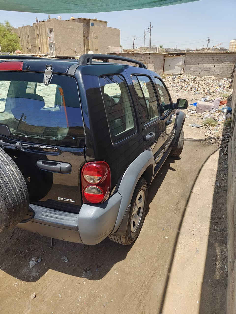 جيب لبرتي موديل ٢٠٠٧ كير مكينة تخم تاير تبريد خير من الله رقم بغداد مكينة ٦ سلندر قطعتين صبغ فقط السعر ٥٩ وبيهة مال مكان السياره زعفرانية ***********
