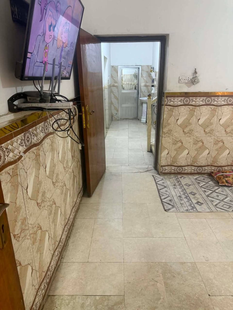 سلام عليكم دار للبيع لمساحه 273جسر ديالى حي شارع صناعه قربه اسواق عزيز لملا ع شارع مو داخل لفرع عرض شارع 20متر لبيت يحتو ع ستقبال وهول وغرفتين نوم طابق ثاني يحتوي ع غرفتين نوم وخدماتهن كامله غير متواجد ع فيس اتصال  رقم طابو صرف
