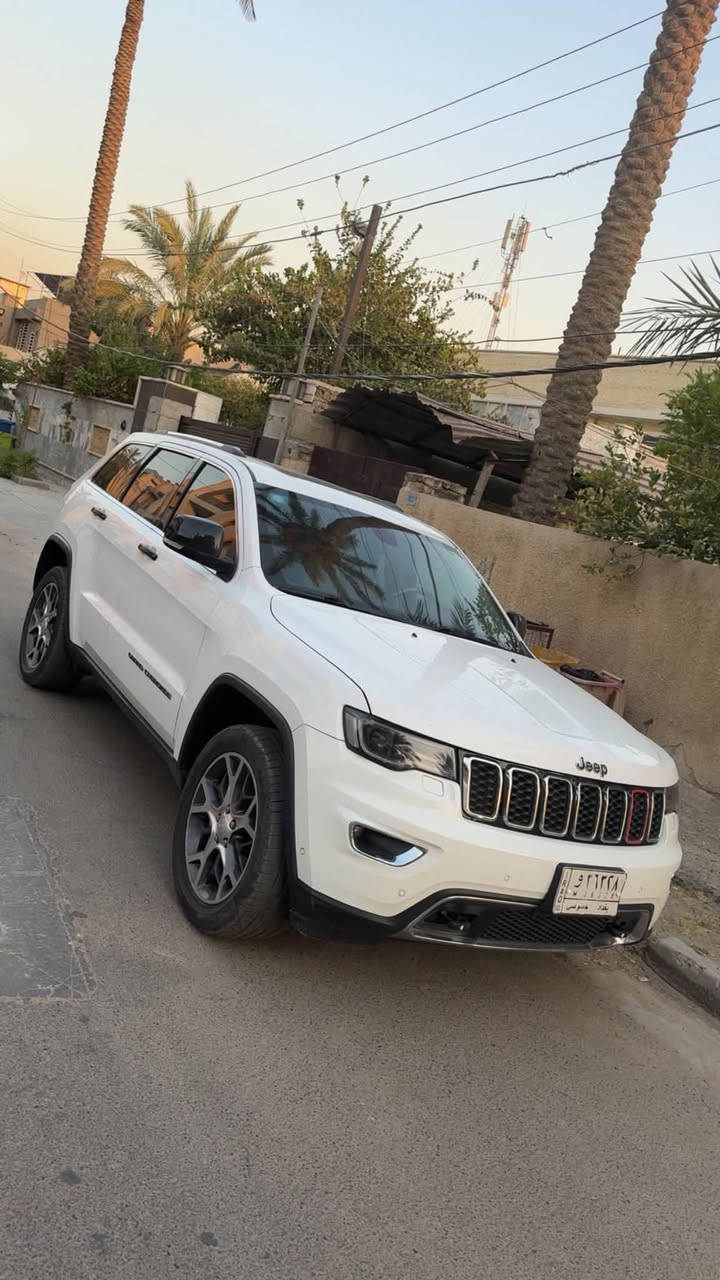 جيب ليمتد بلاص موديل ٢٠١٩/ فول الفول مشي حقيقي ٥٨/ الف مال بيت مكفوله من الدعاميه لدعاميه ريحة الشركه بيها ،  بيها pdr/ كدر اصبعين طارف الجاملغ ممبين والباقي مقفوله السياره شاشات ٣/ جلد طبيعي كهرباء كشنين بونوراما السياره مال جناي مكاني بغداد الكرخ
رقم الهاتف/السعر على الخاص
***********
