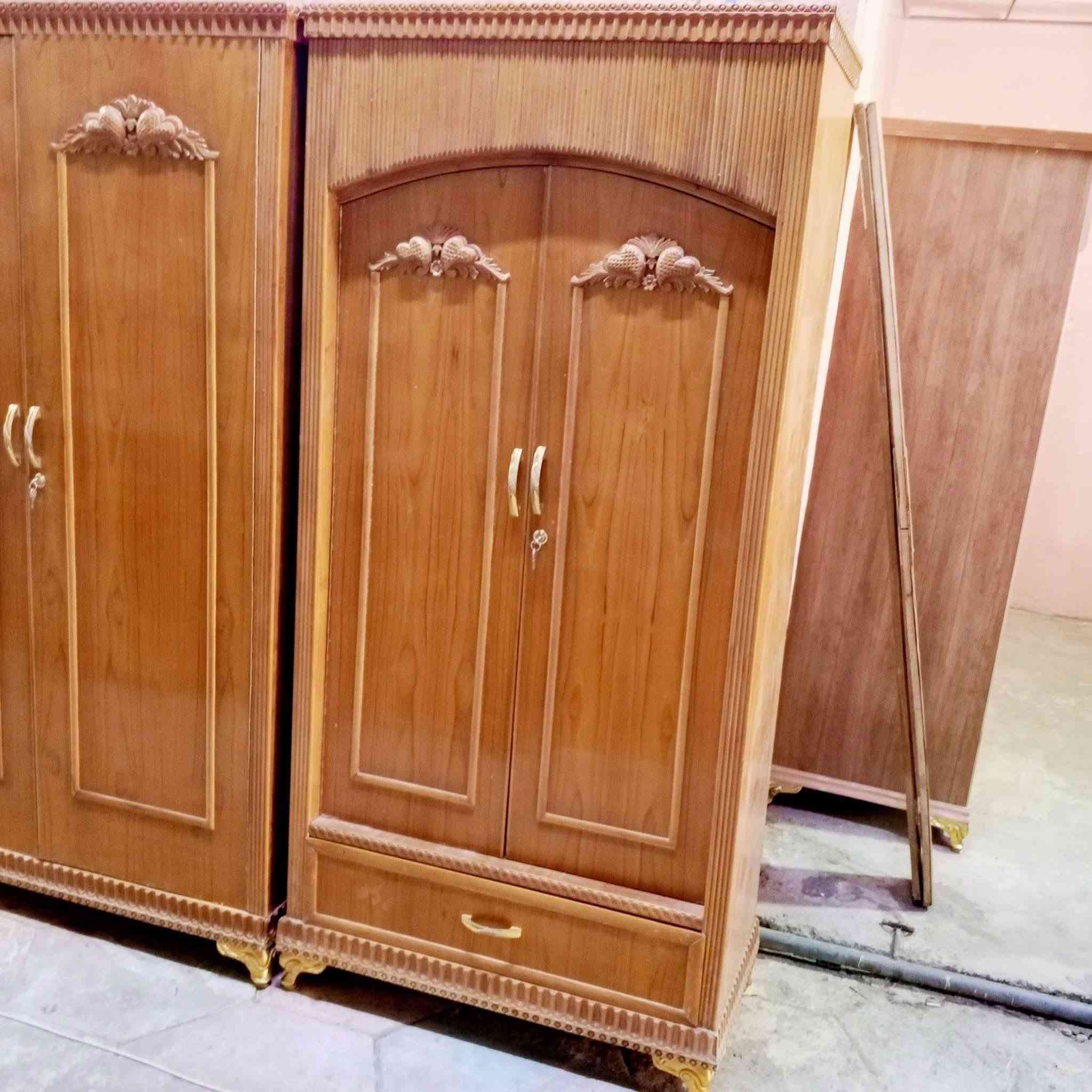 غرفة نوم مستعمل قليل نضيف جداً وشغل ثقيل جداً كلها خمس ملم نظافة فول العنوان حسنكوي مقابيل اعدادية تلعفر نجارة الأمين للاستفسار ***********
