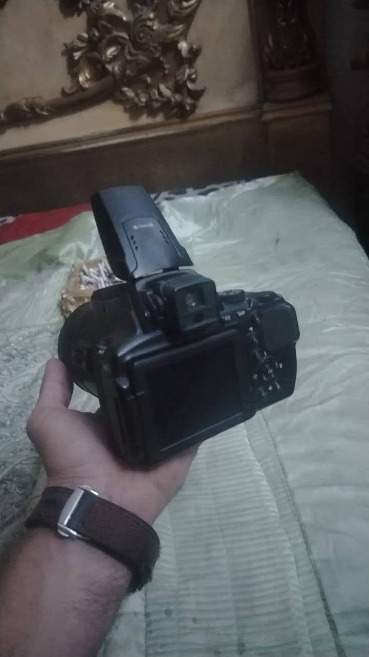 نيكون P900 • تقريب 83x • كاميرا جسرية