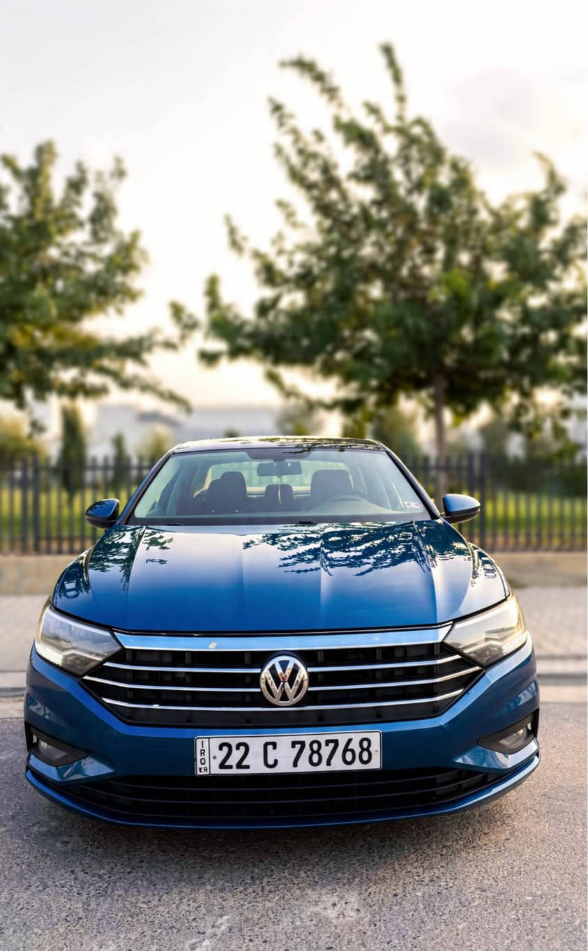 عربي 
Volkswagen Jetta 2020 SE
المحرك: 1.4 تيربو
الفئة والمواصفات: مواصفات SE كاملة (فل مواصفات)
الحالة البدنية: بدون صبغ وبدون ايرباج (نظيف جداً)
المسافة المقطوعة: 91,000 ميل
الإطارات والويلات: ويل وكالة أصلي للشركة
ملاحظات البدن: صندوق السيارة مبدل بقطعة وكالة (بيلادي)، ويوجد ضربة (چمب) خفيفة جداً في الخلف
المواصفات: أمريكية
السنوية والرقم: رقم وسنوية جديد 
التحويل: التحويل وتسجيل الاسم بشرط التمهل والتمام
السعر:، يرجى الاتصال ***********
-------------------------------------------------
کوردی
Volkswagen jetta 2020 se 
مەکینە ١،٤ تۆڕبۆ
قەپات مواسفاتی se 
بێ سبوغ و بێ ئێرباگ
ماوەی ڕۆشتنی ٩١،٠٠٠ میل
تایە و ویلی بیلادی شەریکە
سندوقی بە بیلادی گۆڕاوە 
جەمپێکی زۆر زۆر زۆر خەفیفی دواوەی هەیە
مواسفاتی ئەمریکیە 
ڕەقەم و سەنەوی نوێ 
بەناوکردن و تەحویل بەشەرت
بۆ نرخی پەیوەندی بکە أربيل, العراق
