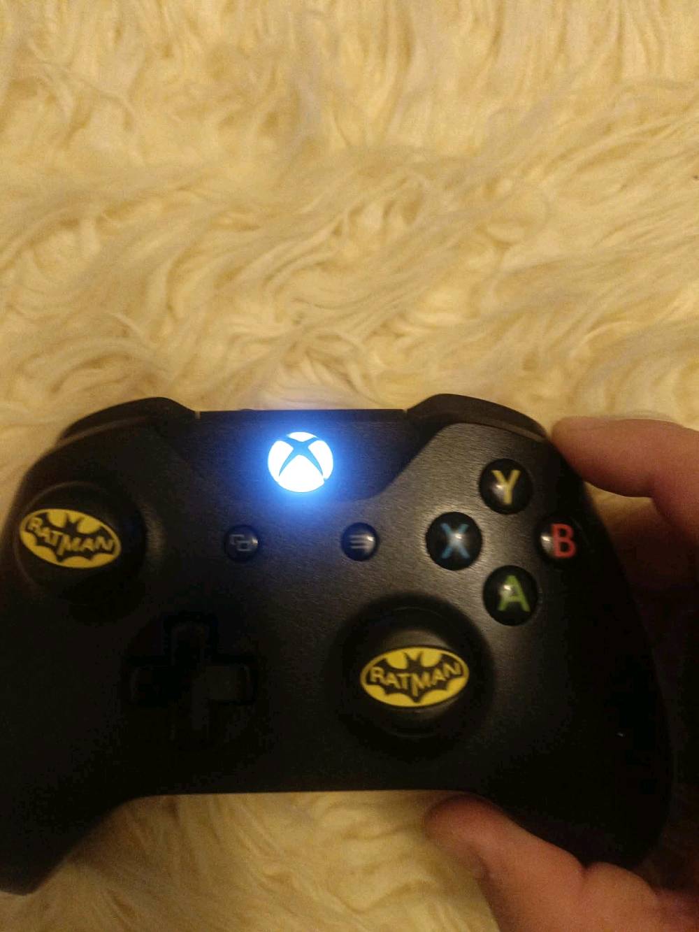 اكس بوكس ون فات بيه لعبه gta5 مملوكه 
جهاز نظيف سعره 100 وبيه مجال