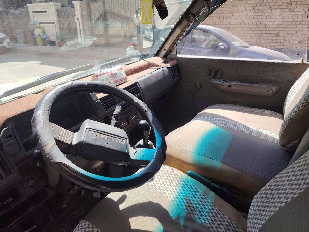 سيارة نظيفة • موديل ٩٣ • للبيع